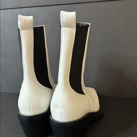 White and Black Western Boots - Picture 5 of 12